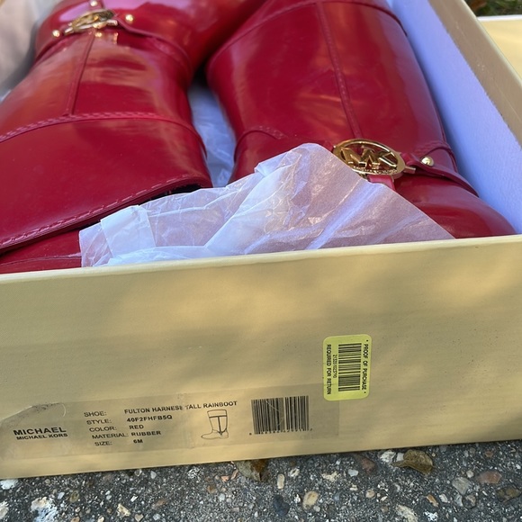 Red knee high rain boots. In great shape only worn 1 or twice. - Picture 2 of 4